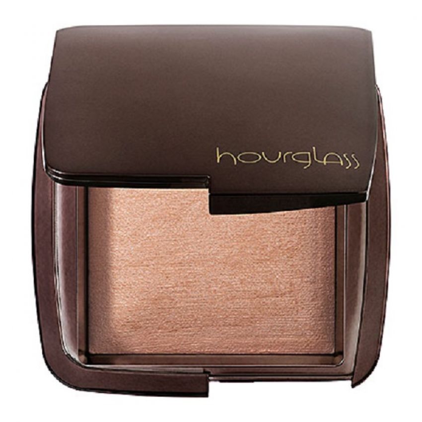 HOURGLASS Ambient Lighting Powder สี Luminous Light แป้งตัวจบที่โมเมกล่าวถึงบ่อยครั้ง ใช้ทาทั่วหน้าเพื่อปรับแสงให้ผิวดูกระจ่างใส อีกขั้นของการแต่งหน้าของสาวๆจ้า ทำให้ผิวของคุณสวยสมบูรณ์แบบมากที่สุด สร้างผิวของคุณให้ดู Glow แต่ไม่ดูมัน ใช้เป็นไ