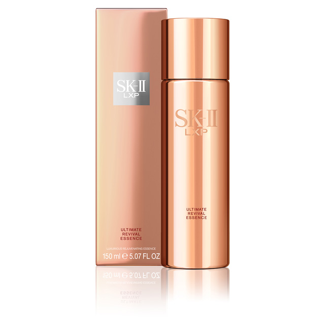 SK-II LXP Ultimate Perfecting Essence 150 ml. เอ็สเซ็นส์เลอค่าที่ปรนนิบัติผิวด้วยส่วนผสมของพิเทร่าTM เข้มข้นสูงสุดของ SK-II และ Centella Essence ที่ช่วยให้ผิวแลดูกระจ่างใส ดูกระชับ ริ้วรอยดูลดเลือน พร้อมช่วยให้ผิวนุ่มชุ่มชื่น กระชับ เรี