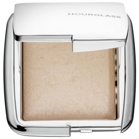 HOURGLASS Ambient Strobe Lighting Powder สี Brilliant สีทองสว่าง คล้ายๆ Mary lou ของ The balm แต่จะเบาและละมุนกว่ามาก ใครชอบแนวสีทองๆต้องสีนี้เลยค่ะ แป้งไฮไลท์ที่สามารถใช้ได้ทั้งแบบเปียกและแบบแห้ง ช่วยให้ผิวสวยกระจ่างใสดูมีออร่า