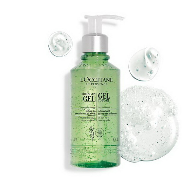 L'Occitane Gel to Foam Facial Cleanser 200 ml. คลีนเซอร์ที่อุดมไปด้วยสารสกัดจากแตงกวาและไทม์ เนื้อเจลจะเปลี่ยนเป็นฟองโฟมนุ่ม ทำความสะอาดผิวอย่างอ่อนโยน ขจัดสิ่งสกปรกที่สะสมมาตลอดทั้งวัน ความมันส่วนเกินและเครื่องสำอางตกค้าง โดยไม่ทำให้ผิวแห้งตึงมอบควา