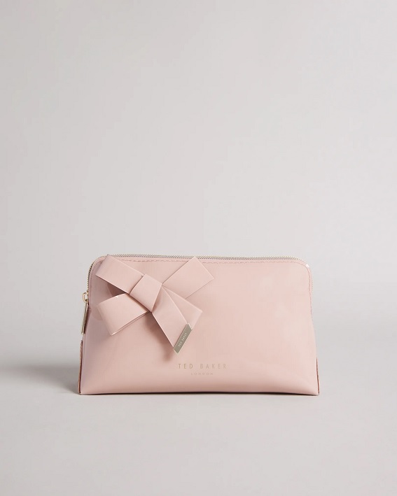 Ted Baker รุ่น Nicolai Glossy Bow Embellished Makeup Bag สี pink***พรีออร์เดอร์