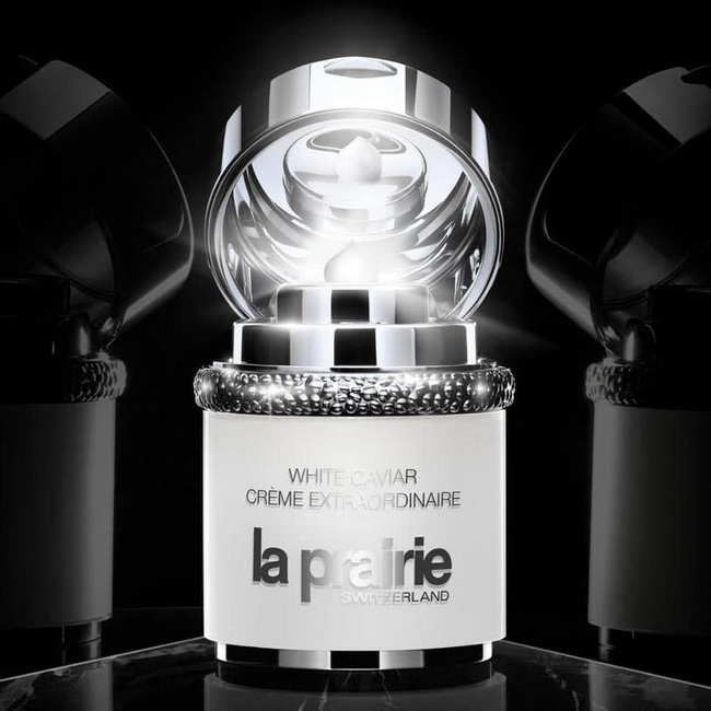 La Prairie White Caviar Cream Extraordinaire ไซส์จริง 60 ml. ที่สุดแห่งความขาวกระจ่างใส ครีมบำรุงผิวเลอค่า เนื้อสัมผัสเนียนนุ่มดุจไหม เนื้อครีมบางเบาที่ซึมซาบสู่ผิวทันที มอบความสว่างกระจ่างใสด้วยการควบคุมการสร้างเม็ดสีผิวส่วนเกิน มอบความชุ่มชื้นและเสริมคว