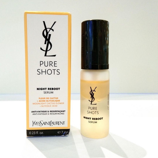 YSL Yves Saint Laurent Pure Shots Night Reboot Serum ขนาดทดลอง 7ml. เซรั่มตัวดังจาก YSL สูตรเข้มข้นช่วยฟื้นฟูผิวให้กลับมาสุขภาพดี ด้วยคุณค่าจาก Moonlight Cactus ขวดเดียวเอาอยู่ หน้าฟู ลื่น อิ่มน้ำ รอยด่างดำดูจางลงอย่างชัดเจน