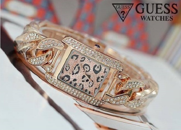 ** พร้อมส่ง ** นาฬิกาข้อมือแฟชั่น แบรนด์ สายเลส สี Rose Gold ( Guess )