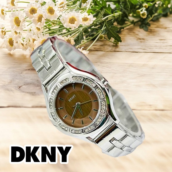 ** พร้อมส่ง ** นาฬิกาข้อมือแฟชั่น แบรนด์ สายเลส สีเงิน ( DKNY )