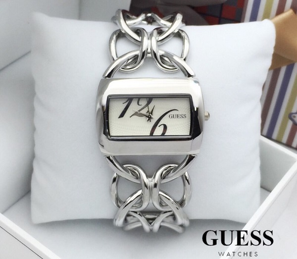 ** พร้อมส่ง ** นาฬิกาข้อมือแฟชั่น แบรนด์ สายเลส สีเงิน ( Guess )