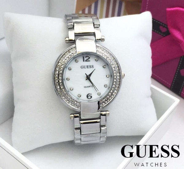 ** พร้อมส่ง ** นาฬิกาข้อมือแฟชั่น แบรนด์ สายเลส สีเงิน ( Guess )