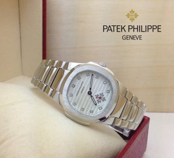 ** พร้อมส่ง ** นาฬิกาข้อมือแฟชั่น แบรนด์ สายเลส สีเงิน ( Patek Philippe )