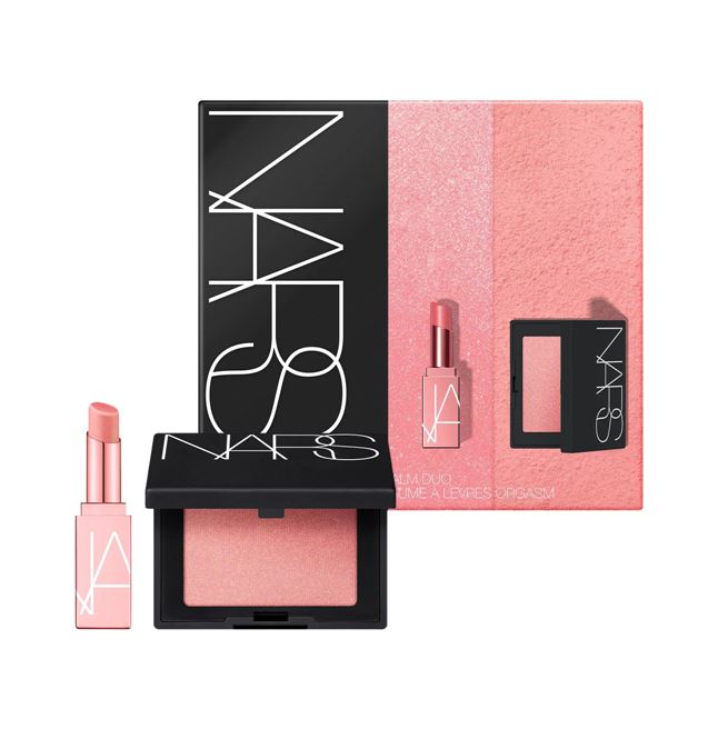 Nars Mini Orgasm Blush & Lip Balm Duo 1.1 g./2.5 g. สีส้มพีชอมชมพูประกายทอง เซ็ท 2 ไอเทม Limited edition มาพร้อมลิปบาล์ม และบลัชออนไซต์มินิขนาดพกพาสำหรับเติมประกายเปล่งปลั่งให้กับพวงแก้มด้วยบลัชออนสีOrgasm สีส้มพีชอมชมพูประกายทอง สีที่ขายดีที่สุดของ N