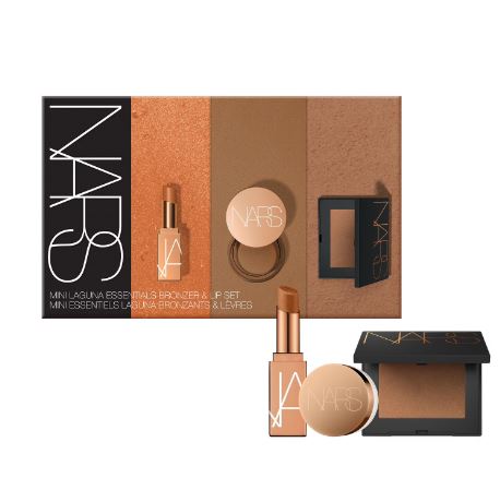 NARS Mini Laguna Essentials Bronzer & Lip Set ชุด Laguna Essentials ขนาดพกพาจาก NARS เพื่อผิวโกลว์สวยดุจแสงอาทิตย์ ให้ผิวบ่มแดดราวกับอยู่ในซัมเมอร์ได้ทุกที่ทุกเวลา เติมความร้อนแรงให้พ่วงแก้มและริมฝีปากด้วยเซต limited edition ที่ต้องมี เฉดสี Laguna ไซส