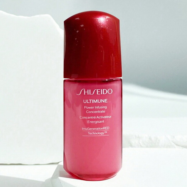 Shiseido Ultimune Power Infusing Concentrate ขนาดทดลอง 10 ml. เซรั่ม ULTIMUNE สูตรใหม่ ผสานวิทยาการ The Lifeblood และ ImuGenerationRED Technology ช่วยดูแลปราการผิวให้แข็งแรง พร้อมปกป้องผิวจากมลภาวะที่ต้องเจอในชีวิตประจำวัน** และอุดมด้วยสารสกัด ทรงประสิทธิ