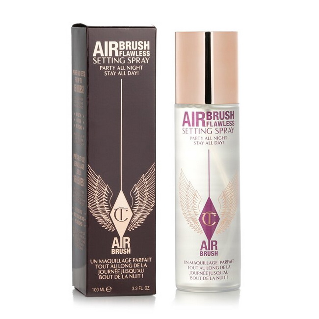 Charlotte Tilbury Airbrush Flawless Setting Spray 100 ml. สเปรย์บำรุงผิวหน้า 3 in 1 ได้ทั้งบำรุงผิวหน้า ล็อคเมคอัพ และเป็นไพรเมอร์ในตัว ให้เมคอัพดูสวยไม่จางตลอดทั้งวัน ทำให้ผิวสว่างขึ้น และเบลอรูขุมขน และก็ยังทำให้เค้ามีความหอมแบบ Aroma