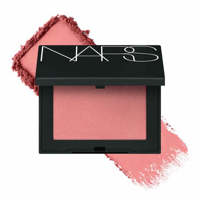 NARS Blush Deep Throat 4.8 g. บลัชออนยอดนิยมของนาร์สโฉมใหม่พร้อมสูตรที่ดีกว่าเดิมติดทนนานสูงสุด 16 ชั่วโมง โทนชมพูอมส้ม ผสานวิ๊งสีเงินละเอียดสีพีชๆ ที่ใกล้กับ Orgasm แต่จะค่อนออกอมส้มมากกว่า เหมาะสำหรับปัดได้ทุกวันใช้ได้ทุกสถาณการณ์