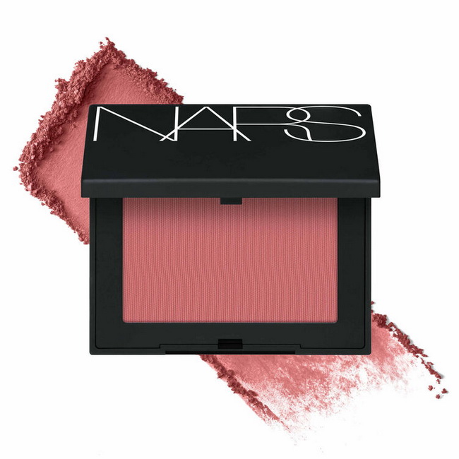 NARS Blush Amour 4.8 g. บลัชออนยอดนิยมของนาร์สโฉมใหม่พร้อมสูตรที่ดีกว่าเดิม ติดทนนานสูงสุด 16 ชั่วโมง พร้อมมอบความเบาสบาย ไม่หนักผิว เนื้อแมตต์สีชมพูพีช