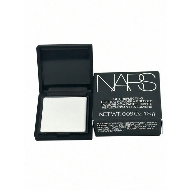 Nars Light Reflecting Pressed Setting Powder Translucent Crystal ขนาดทดลอง 1.8 g. แป้งขายดีอันดับหนึ่งของนาร์ส เนื้อบางเบา มอบฟินิชเปล่งปลั่งเป็นประกาย ผิวดูสวยในทุกแสงช่วยให้เมคอัพติดทน ฟินิชบางเบา แนบเนียน สูตรหรูหรา ยอดนิยม เกลี่ยได้สม่ำเสมออย่างง่ายดา