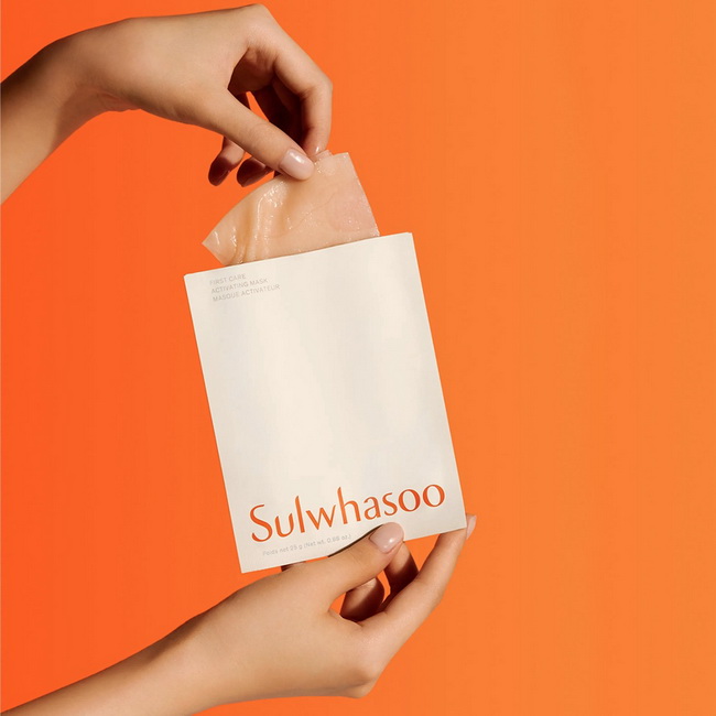 Sulwhasoo First Care Activating Mask 25 g. (1 แผ่น) แผ่นมาสก์หน้า แก้ปัญหาผิวแบบเร่งด่วน ภายใน 15 นาที สู่ผลลัพธ์ผิวเย็นสดชื่นได้ทันที เติมพลังและเสริมประสิทธิภาพของสารบำรุงขั้นสูงให้ผิวเปล่งปลั่ง ยืดหยุ่น แน่นกระชับ เปล่งประกาย