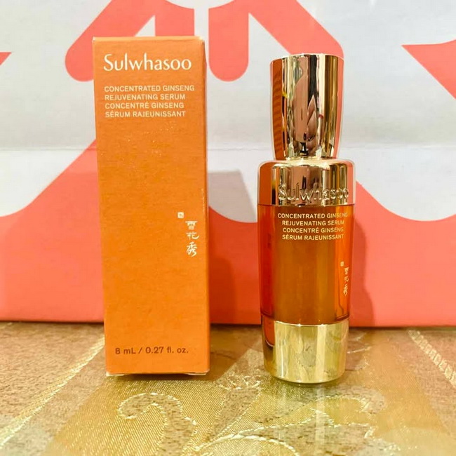 Sulwhasoo New Concentrated Ginseng Rejuvenating Serum ขนาดทดลอง 8 ml. เซรั่มโสมสูตรใหม่ ย้อนเวลาผิวให้แลดูอ่อนเยาว์ลง 2 ปี หลังจากใช้เพียง 7 วัน เพิ่มประสิทธิภาพให้ผิวเปล่งประกาย เรืองรอง สุขภาพดีด้วยเซรั่มลดเลือนริ้วรอย ที่ช่วยเพิ่มประสิทธิภาพให้ผิวยืดหย