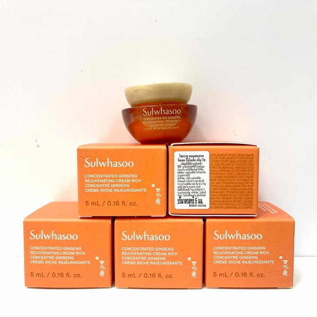 Sulwhasoo New Concentrated Ginseng Rejuvenating Cream Rich ขนาดทดลอง 5 ml. (มีกล่อง) ปรับสูตรใหม่ ครีมโสมพัฒนาสูตรใหม่ทั้งไลน์ เพื่อประสิทธิภาพที่ดียิ่งขึ้น ลดเลือนริ้วรอย ยกกระชับ ผิวอิ่มฟู แลดูยกกระชับและเฟิร์ม ย้อนเวลาผิวให้แลดูอ่อนเยาว์ลง 2 ปี หลังจาก