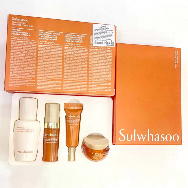 Sulwhasoo Anti-Aging Kit (4Items) เซ็ทบำรุงผิวต่อต้านริ้วรอย 4 ขั้นตอน เป็นสูตรพัฒนาใหม่ล่าสุด เพื่อประสิทธิภาพที่ดียิ่งขึ้น เพราะสัญญาณแห่งวัย สามารถป้องกันไว้ก่อนได้ โซลวาซูได้ค้นคว้าวิจัยโสมเกาหลีมากว่า 60 ปี ส่วนผสมหลักที่ดีต่อผิวพรรณที่ดูแลเรื่อง Ant