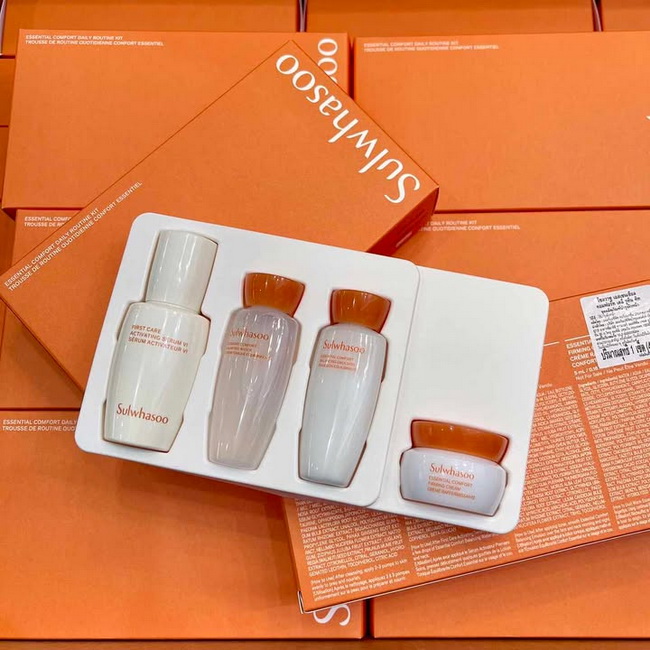 Sulwhasoo Essential Comfort Daily Routine Kit (4Items) เซ็ทบำรุงผิว4 ขั้นตอน ที่รวมคุณค่าจากสมุนไพรตั้งแต่ขั้นตอนแรกจนขั้นตอนสุดท้าย เพื่อช่วยลดเลือนริ้วรอย มอบผิวเปล่งปลั่งกระจ่างใส แลดูสุขภาพดี