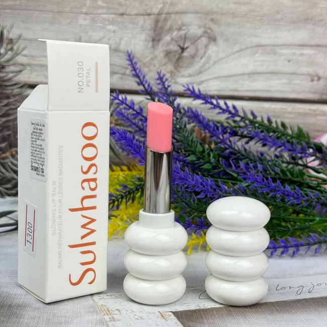 Sulwhasoo Glowing Lip Balm 3 g. No.030 Petal สีชมพู ลิปเซรั่มเนื้อบาล์ม บำรุงและลดเลือนริ้วรอยริมฝีปาก มอบความกระจ่างใส & เติมเต็มให้ริมฝีปากอวบอิ่ม คงความชุ่มชื้นยาวนาน 24 ชม. พร้อมด้วยส่วนผสมบำรุงช่วยต่อต้านริ้วรอยจากส่วนผสมใน First Care Activating 