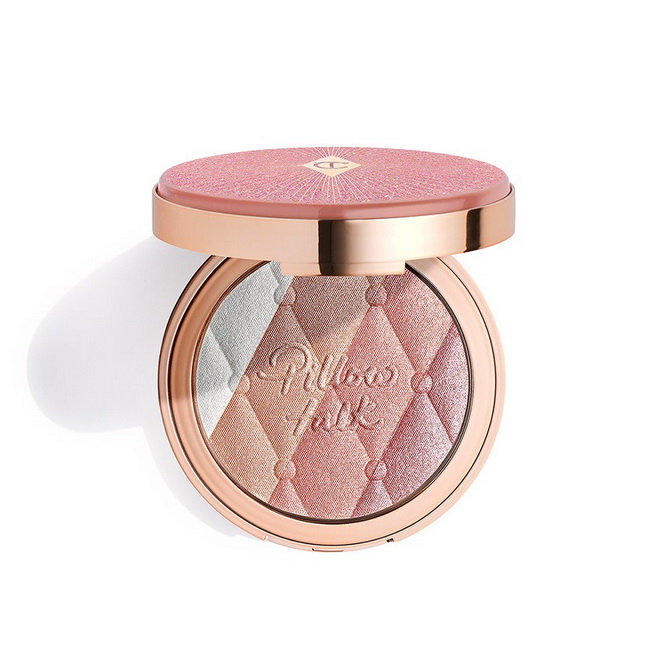 Charlotte Tilbury Pillow Talk Multi-Glow Beautifying All Over Glow Highlighter 7 g#Romance Light  ไฮไลท์ชนิดเนื้อแป้งที่มีความเนียนละเอียดสูง สามารถสร้างมิติของแสงบนใบหน้าได้อย่างสวยงาม ส่วนผสมของ SILKY MICA ทำให้เนื้อบางเบาดุจแพรไหม เกลี่ยง่าย ช่วยให้เอฟ